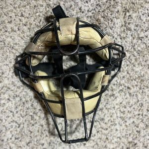 Catcher/umpire mask